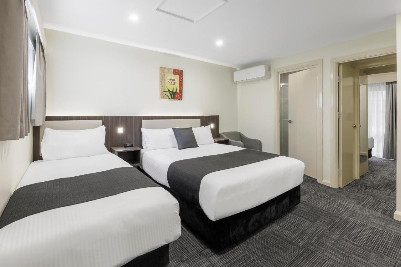 Quality Hotel Melbourne Airport Exterior photo