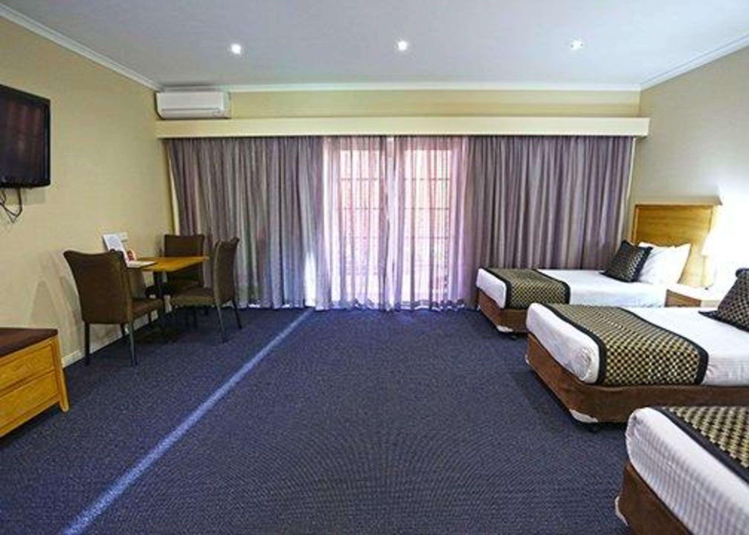 Quality Hotel Melbourne Airport Exterior photo