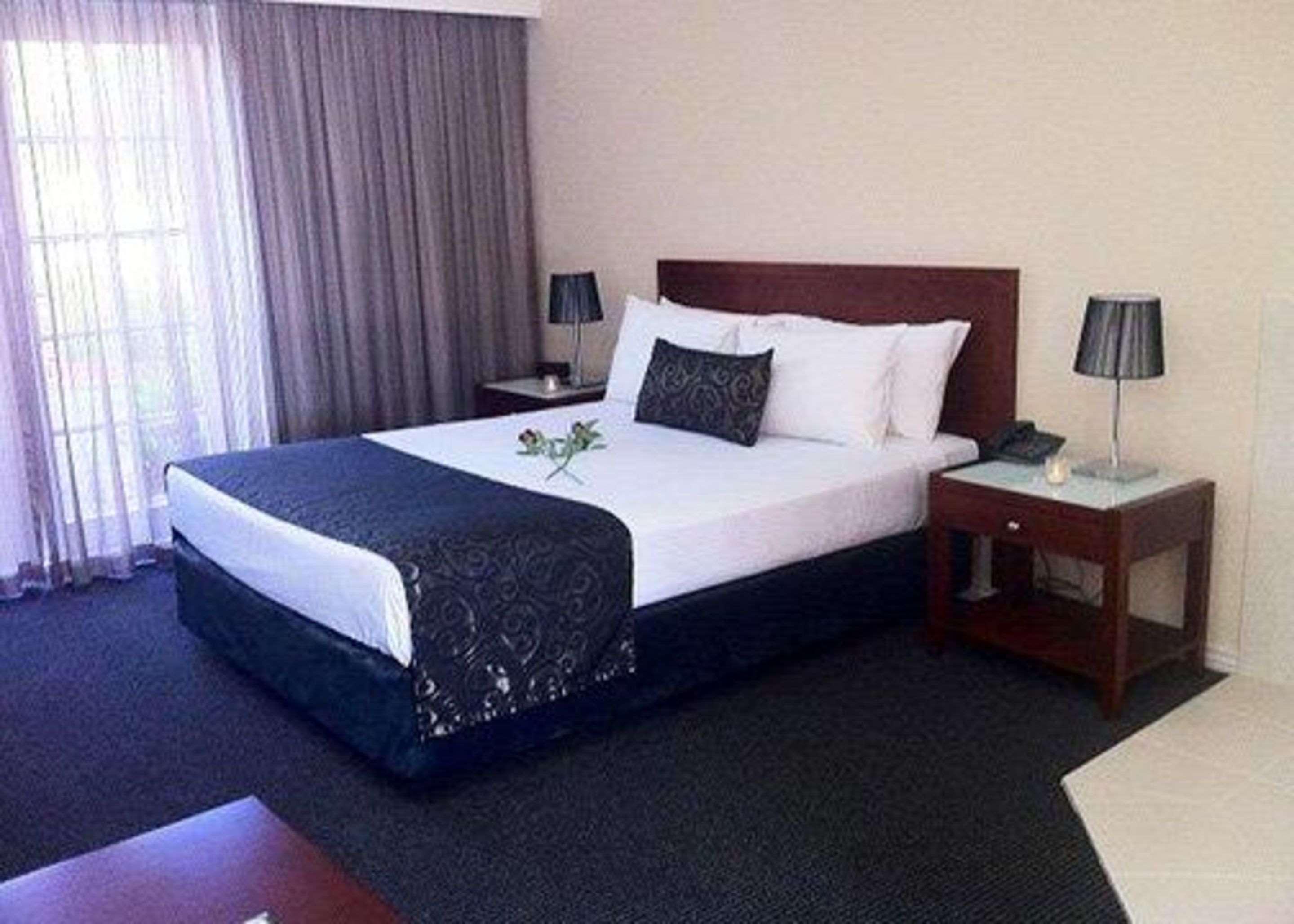 Quality Hotel Melbourne Airport Exterior photo