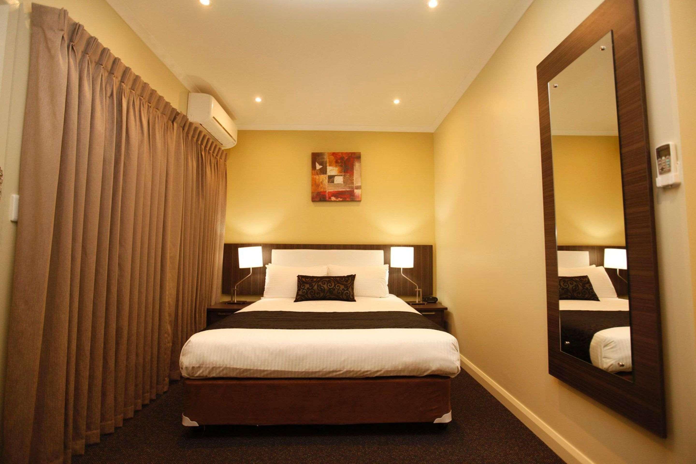 Quality Hotel Melbourne Airport Exterior photo
