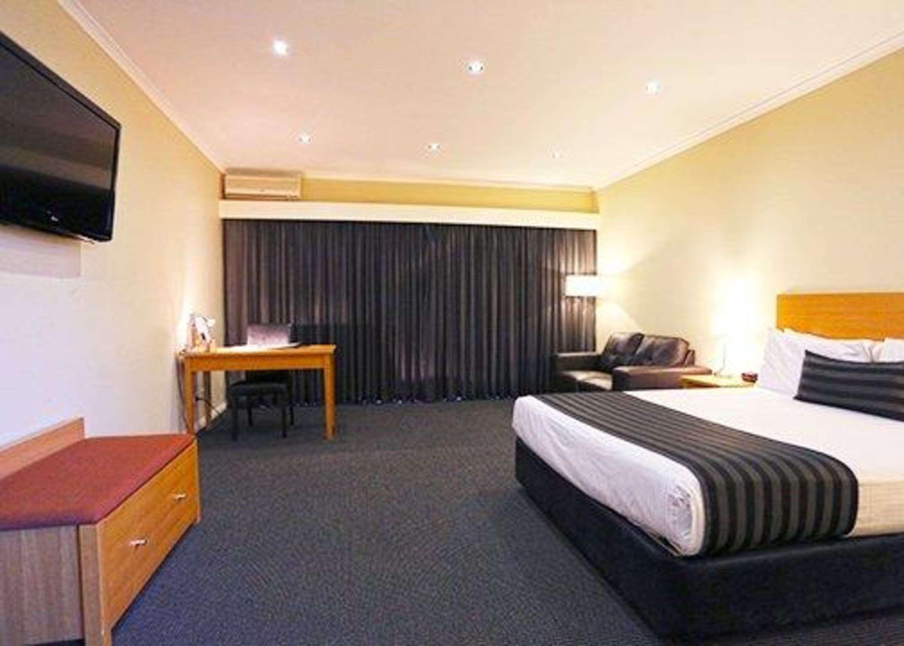 Quality Hotel Melbourne Airport Exterior photo
