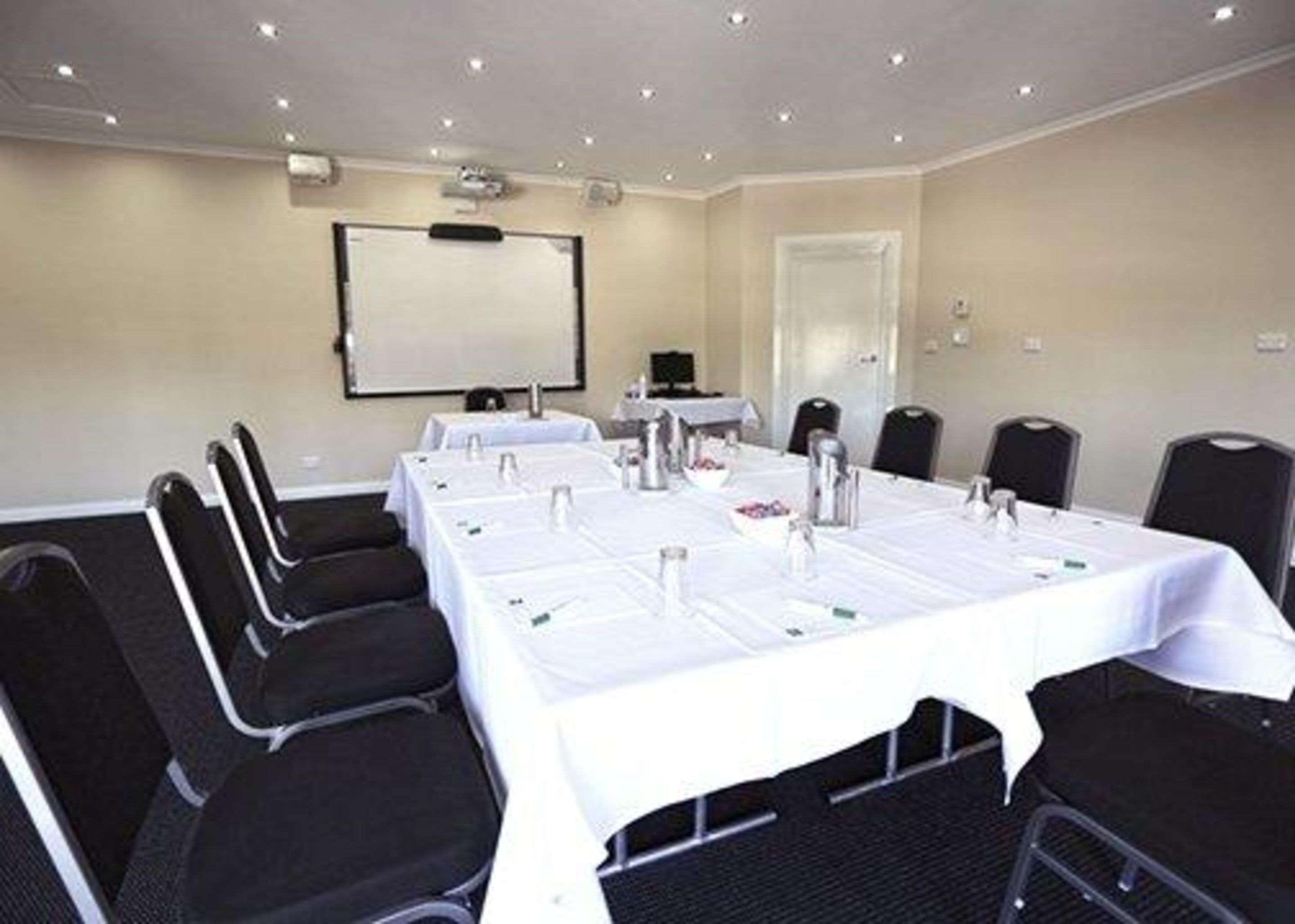 Quality Hotel Melbourne Airport Exterior photo