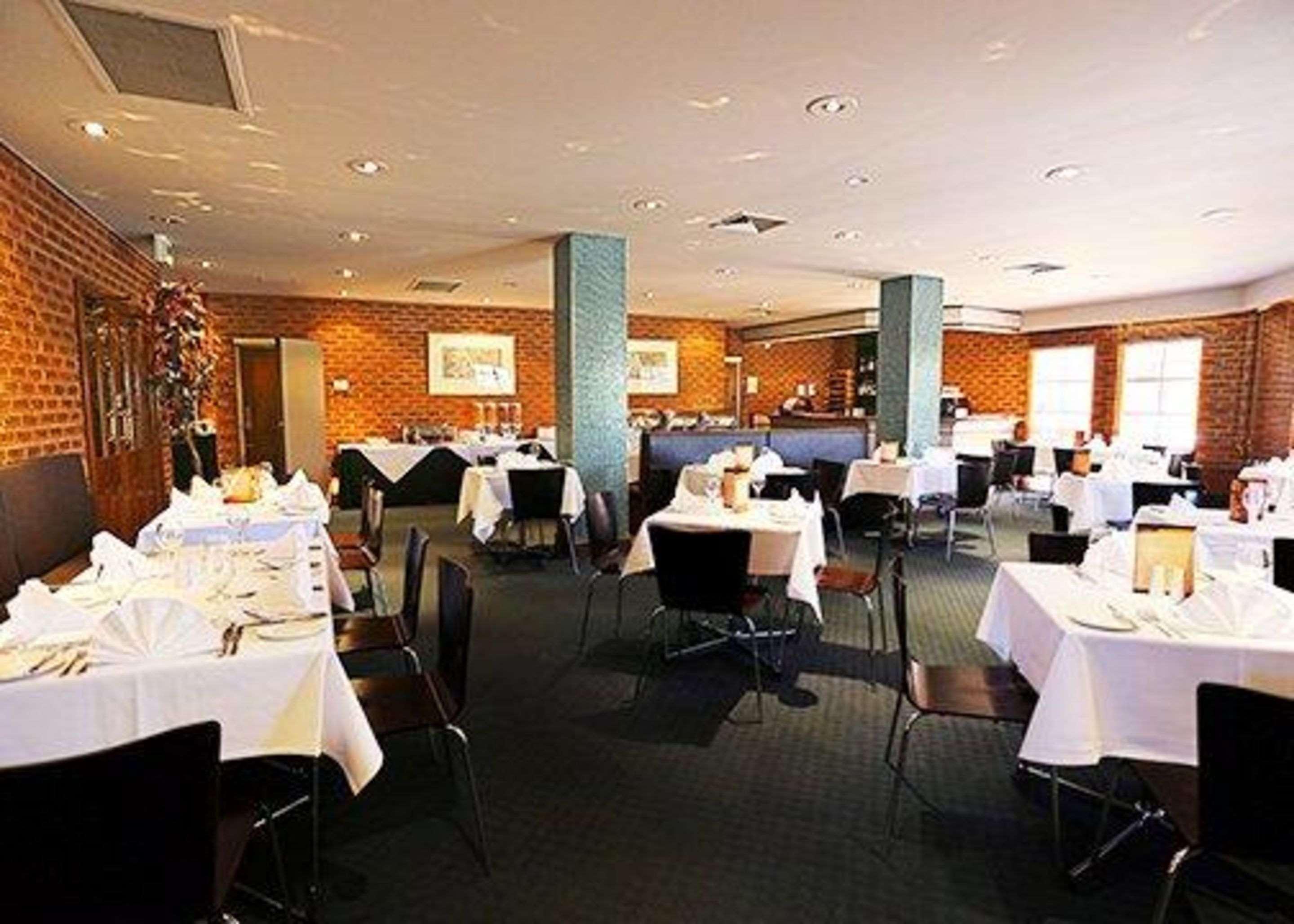 Quality Hotel Melbourne Airport Exterior photo