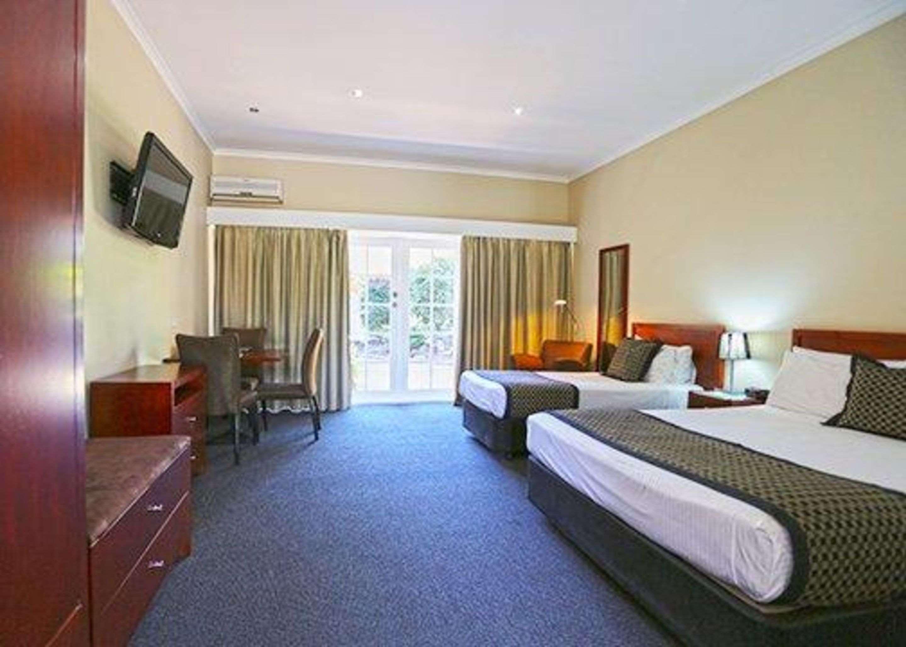 Quality Hotel Melbourne Airport Exterior photo