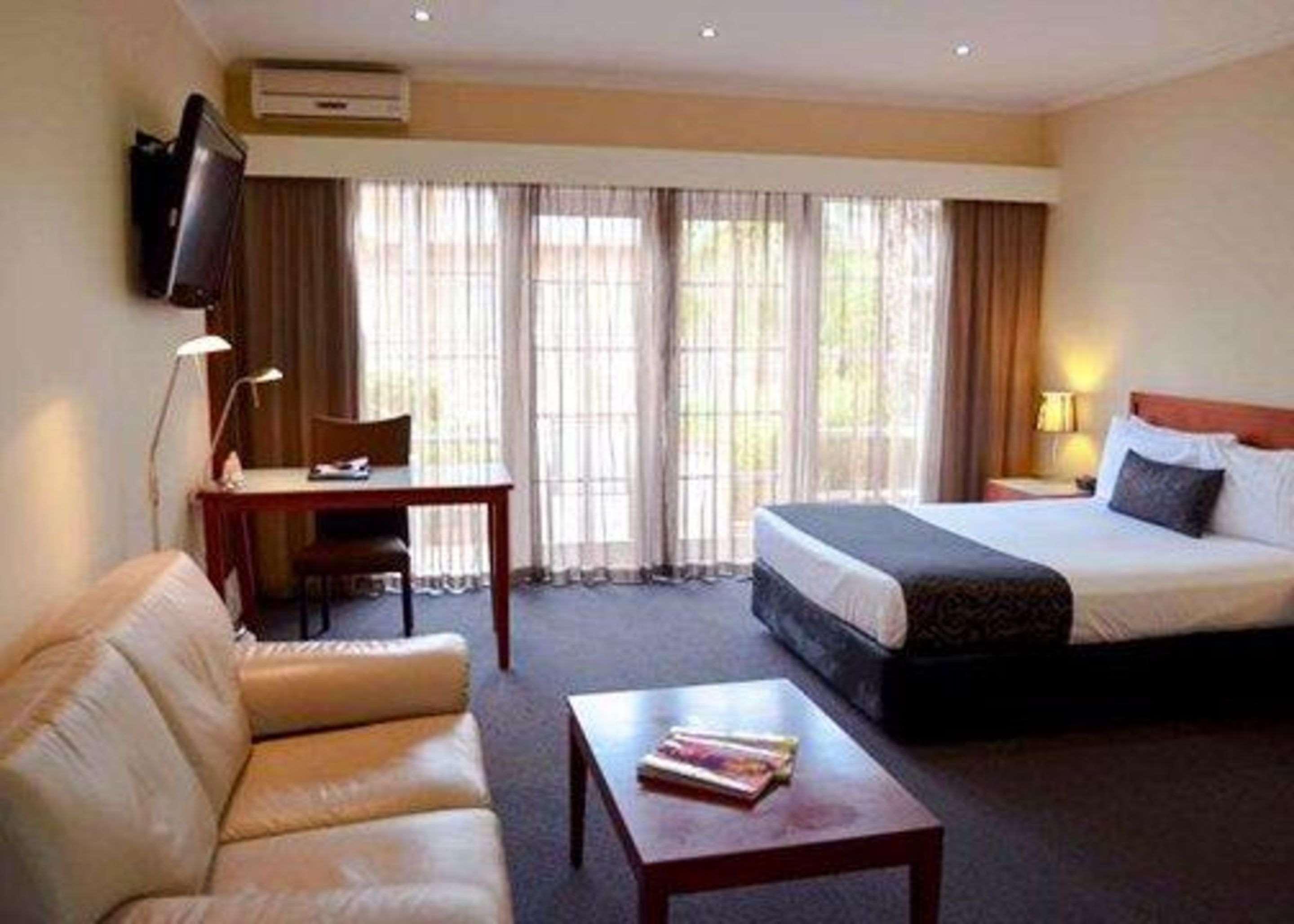 Quality Hotel Melbourne Airport Exterior photo