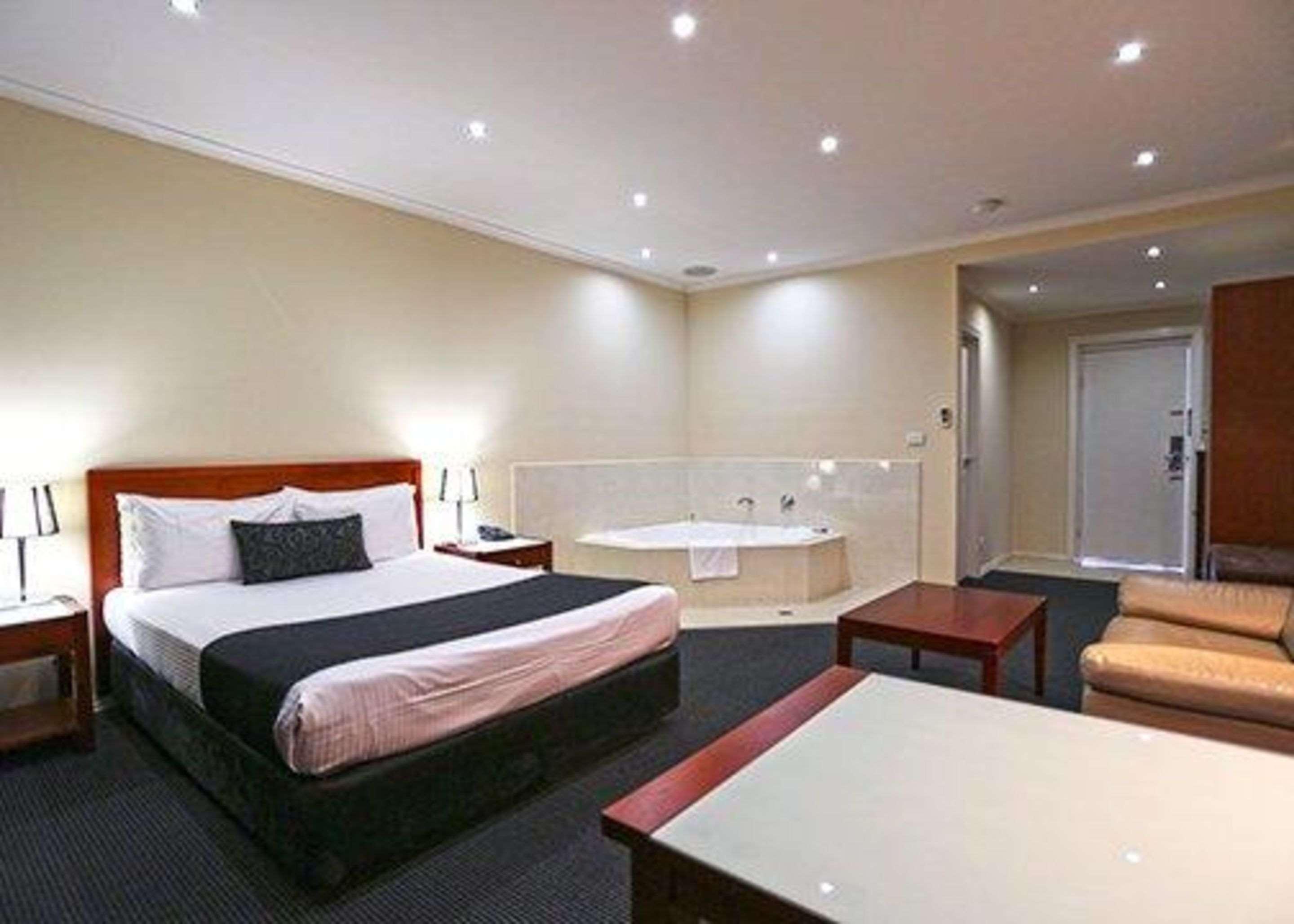 Quality Hotel Melbourne Airport Exterior photo