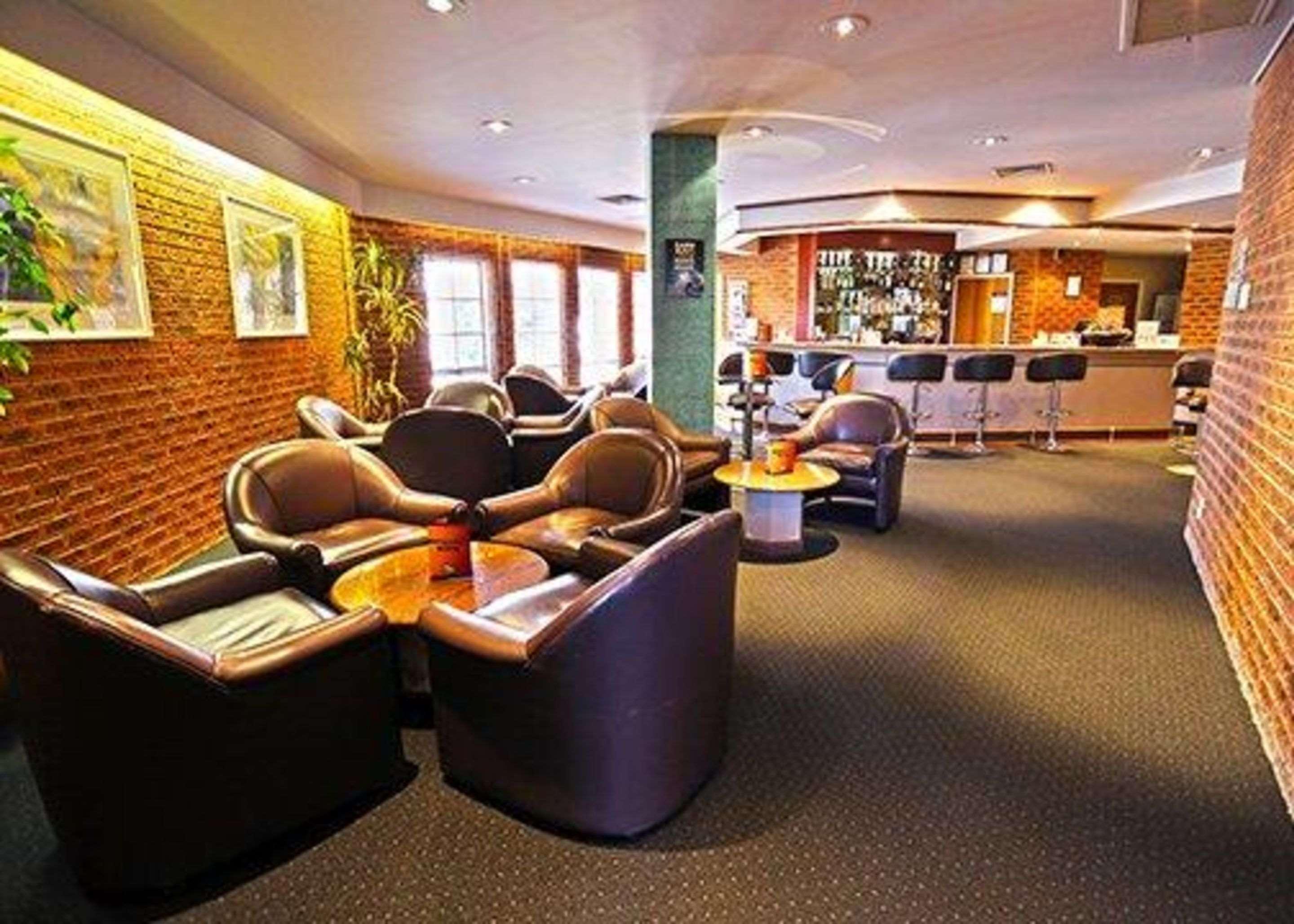 Quality Hotel Melbourne Airport Exterior photo
