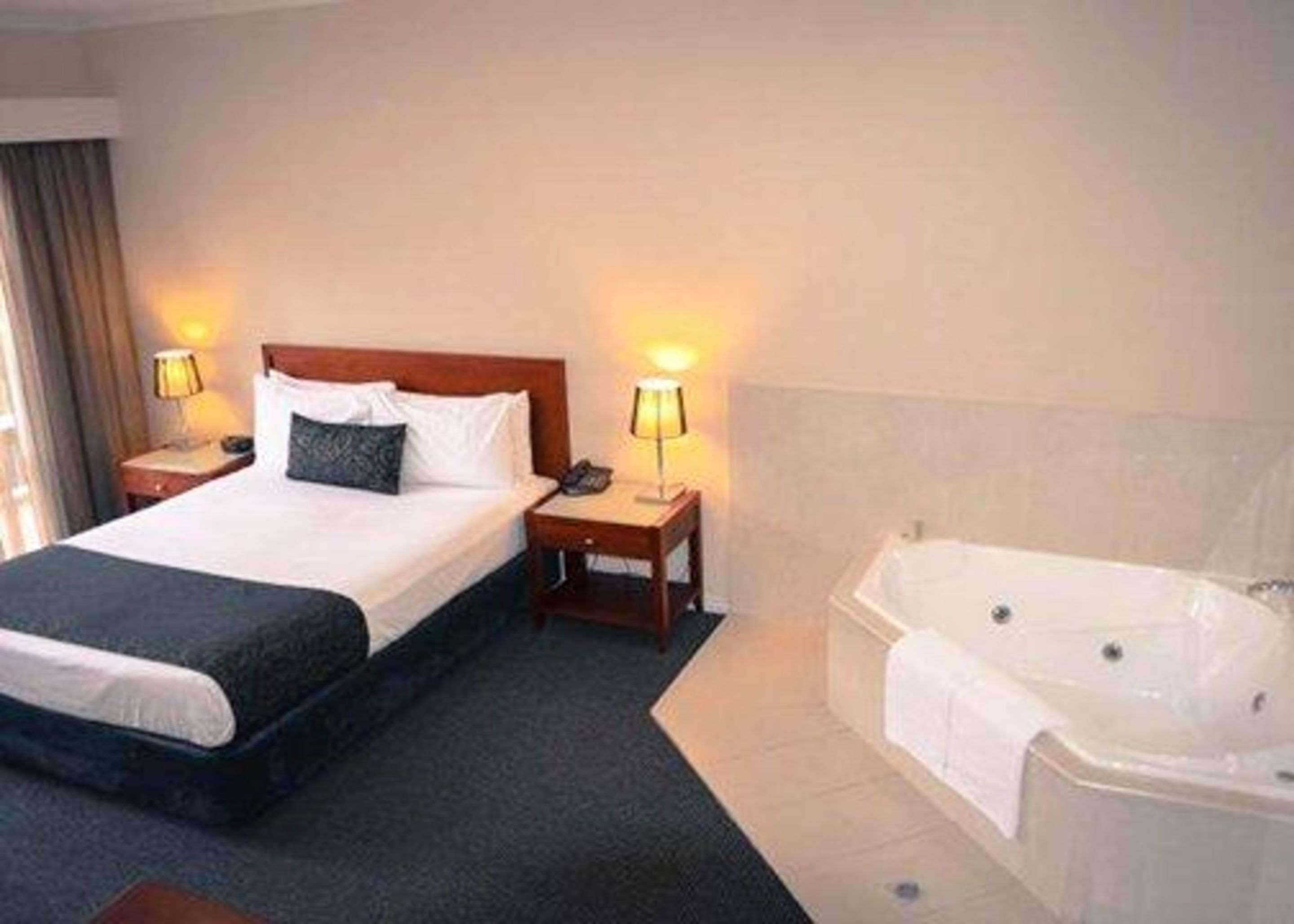 Quality Hotel Melbourne Airport Exterior photo