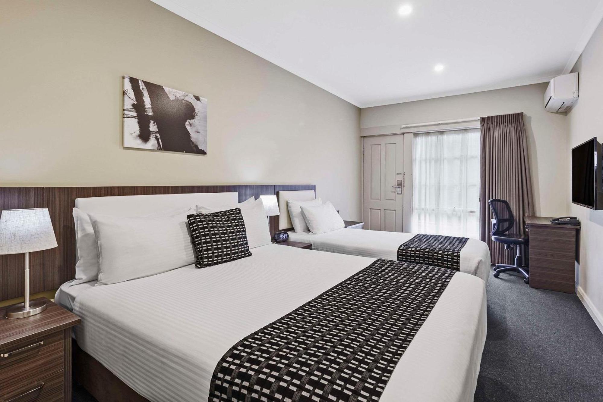 Quality Hotel Melbourne Airport Exterior photo