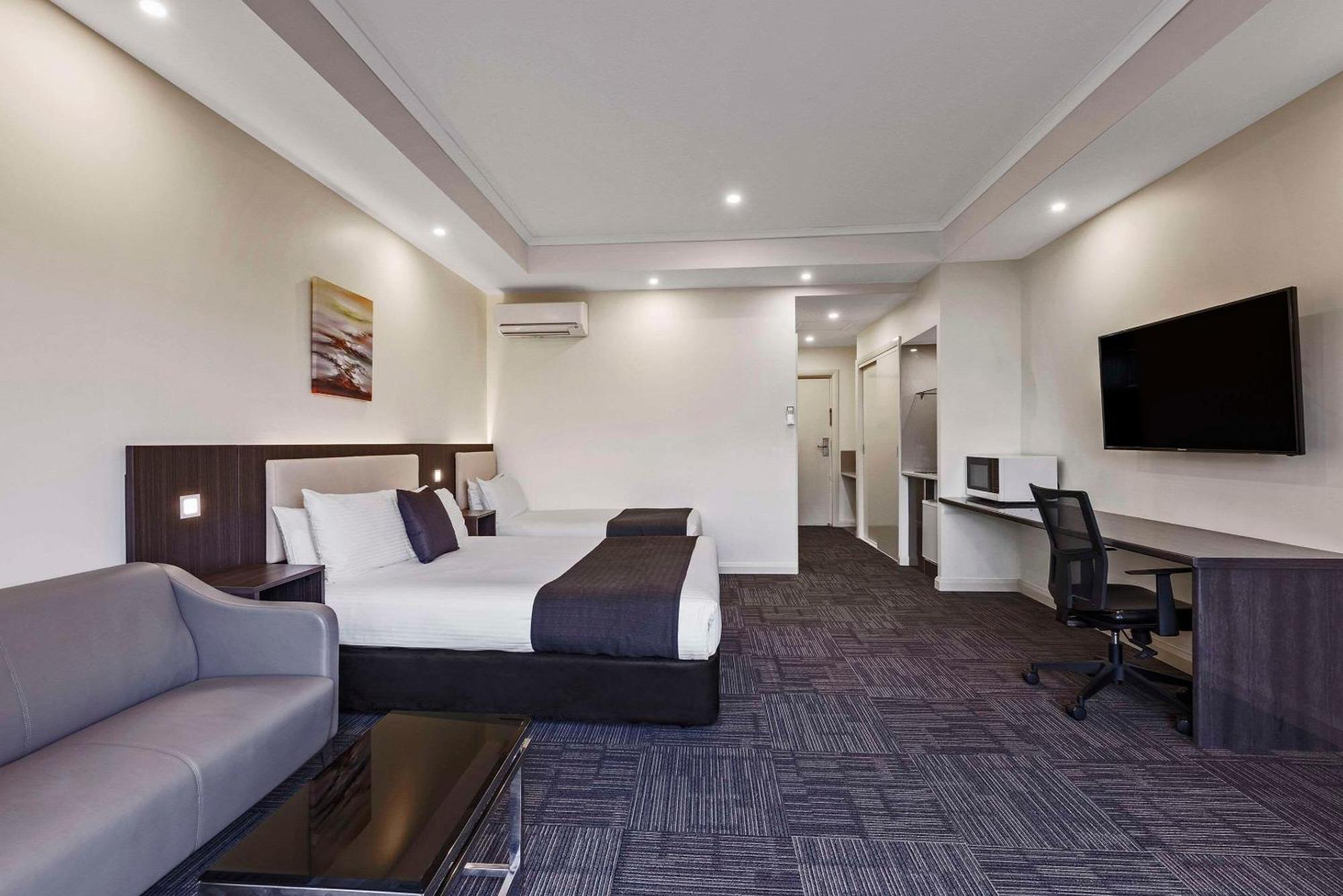 Quality Hotel Melbourne Airport Exterior photo