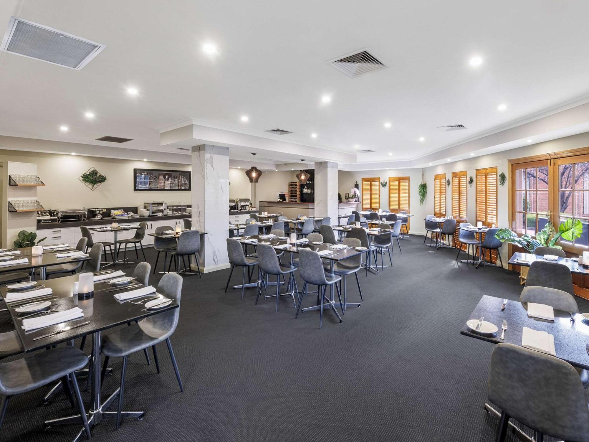 Quality Hotel Melbourne Airport Exterior photo