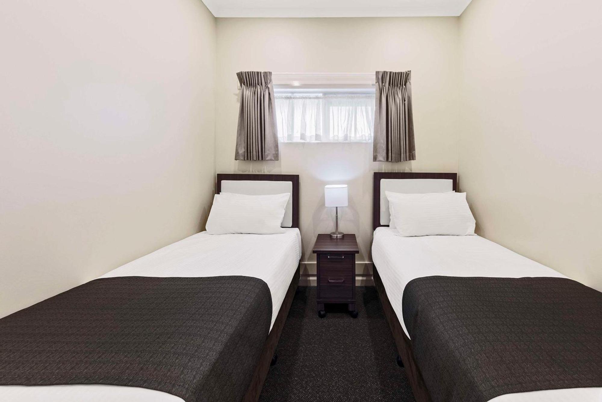 Quality Hotel Melbourne Airport Exterior photo