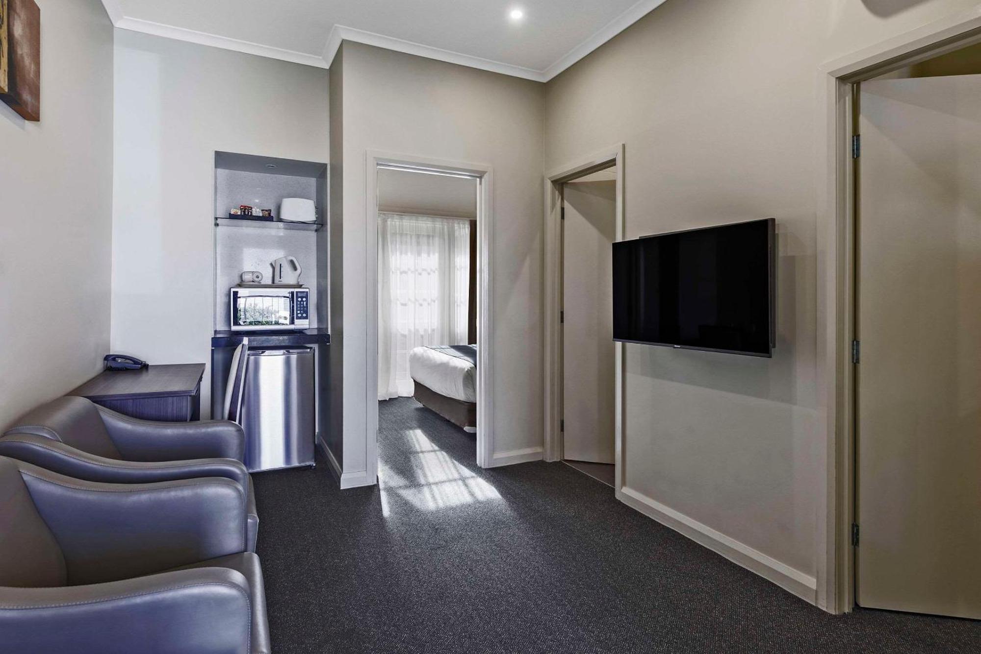 Quality Hotel Melbourne Airport Exterior photo