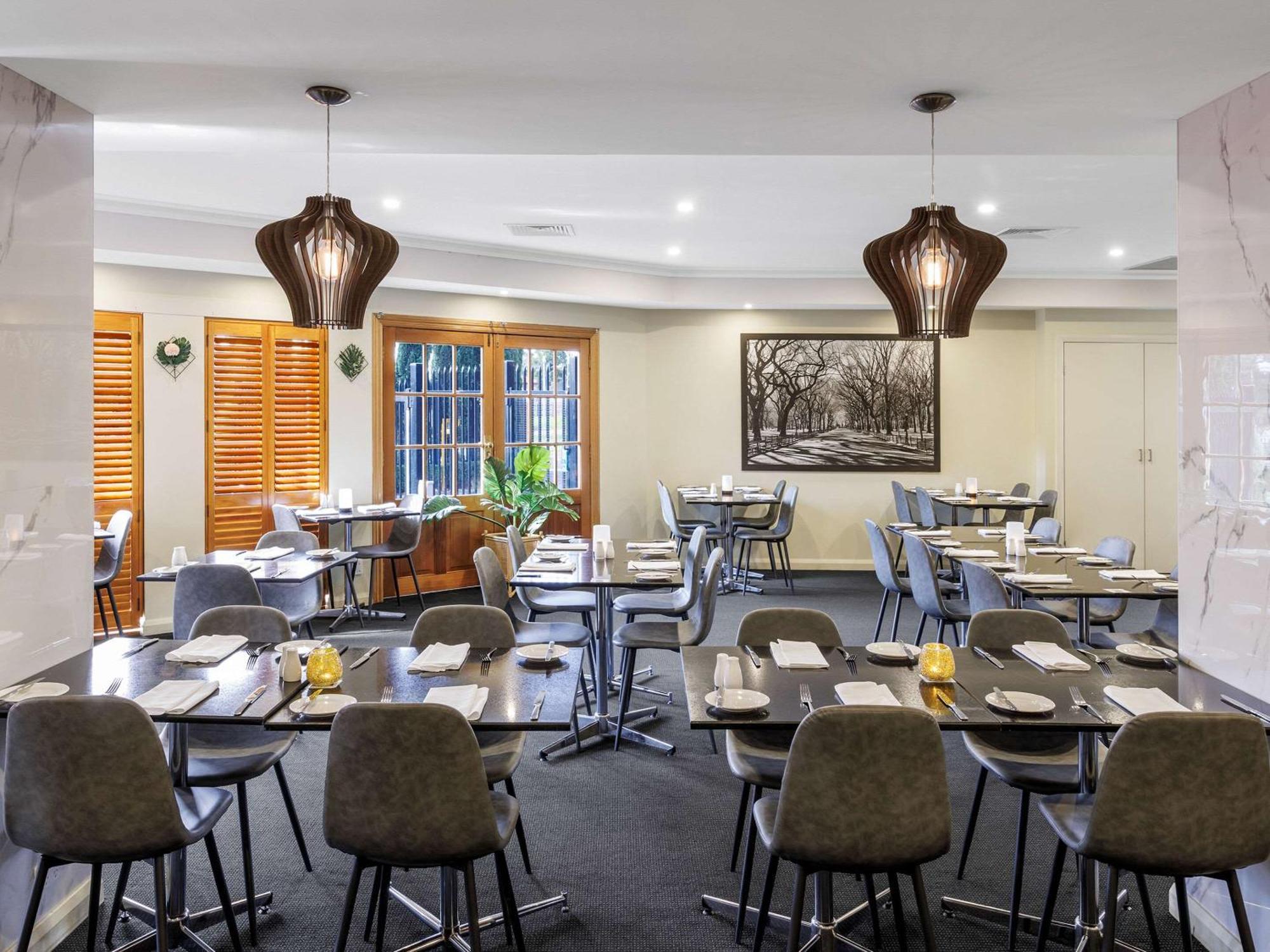 Quality Hotel Melbourne Airport Exterior photo