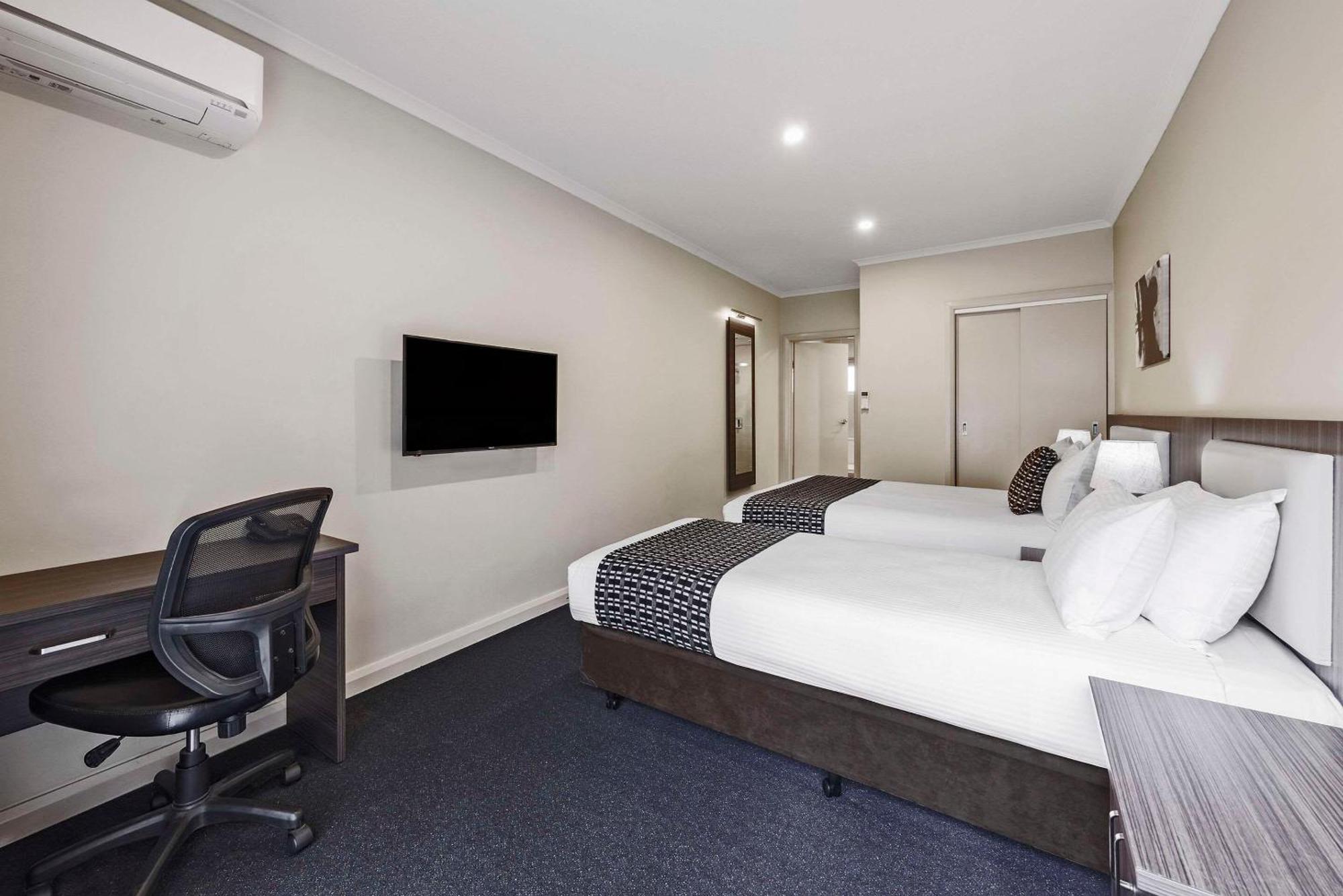 Quality Hotel Melbourne Airport Exterior photo