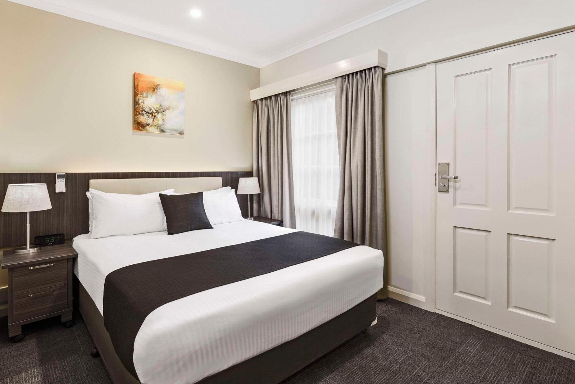 Quality Hotel Melbourne Airport Exterior photo