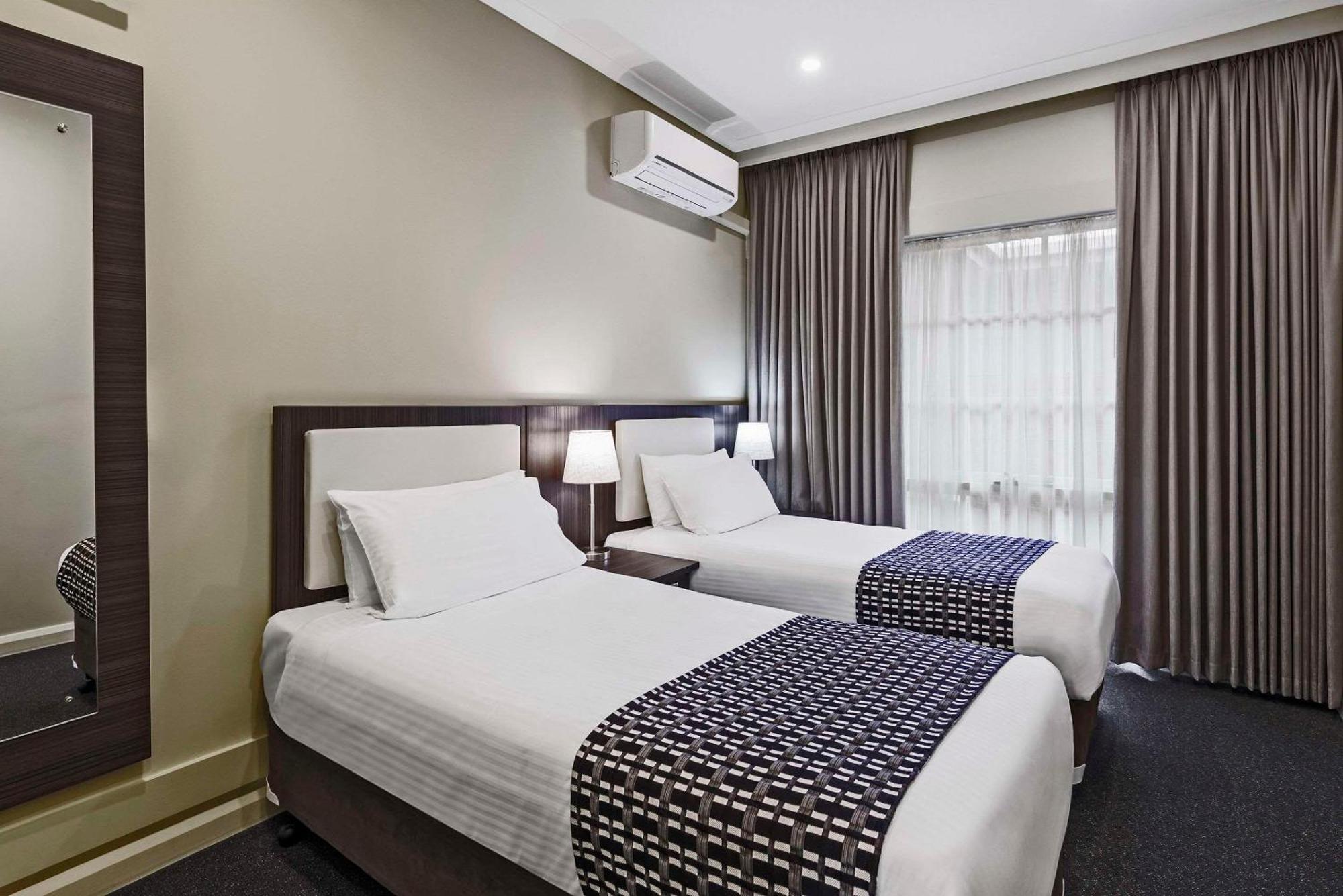 Quality Hotel Melbourne Airport Exterior photo