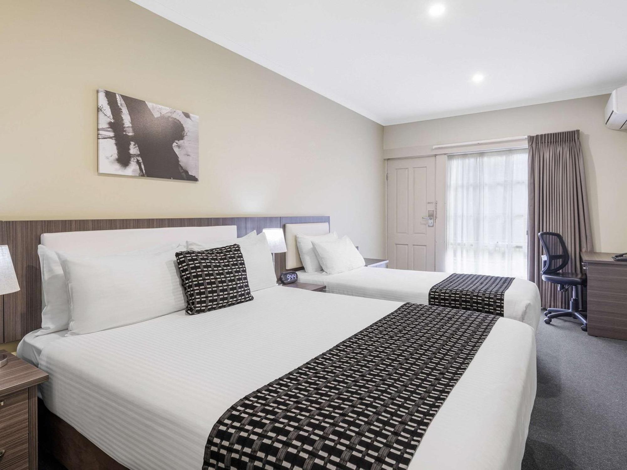 Quality Hotel Melbourne Airport Exterior photo
