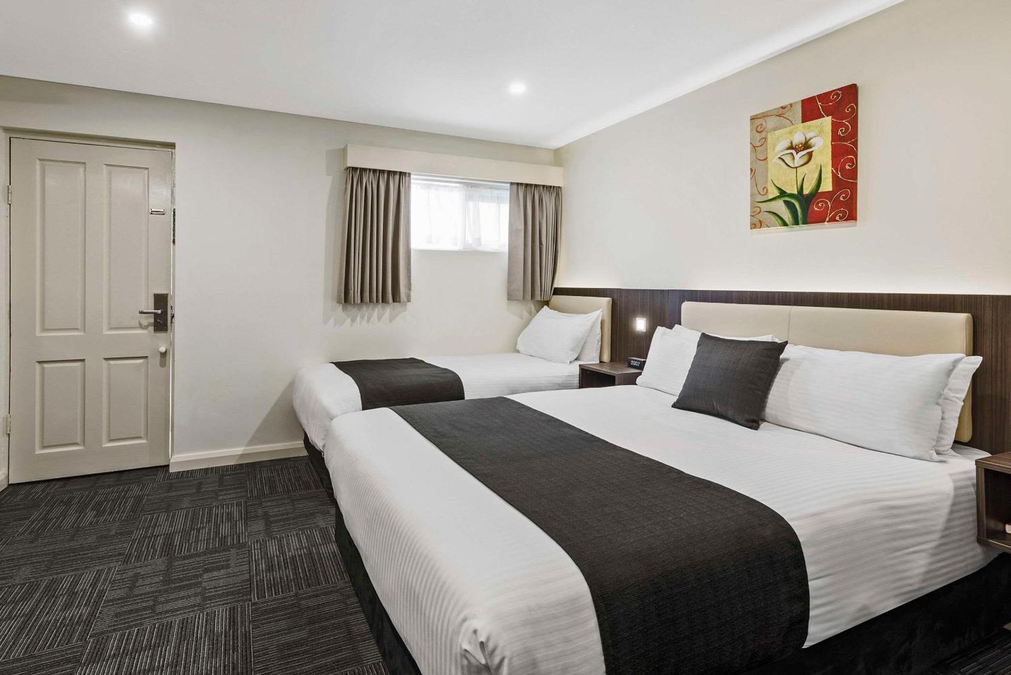 Quality Hotel Melbourne Airport Exterior photo