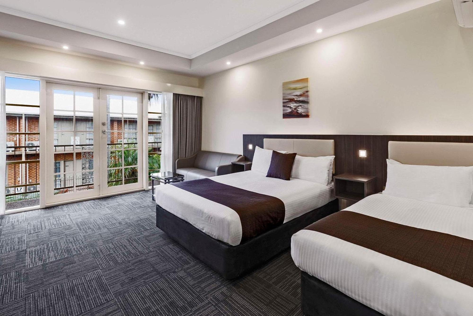 Quality Hotel Melbourne Airport Exterior photo